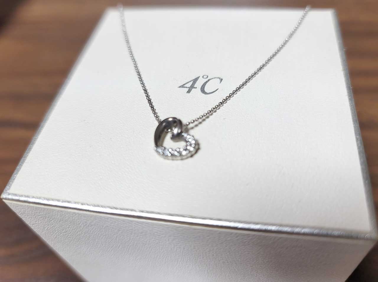 ヨンドシーのハートのネックレス