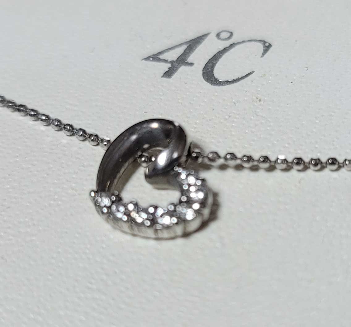 ヨンドシーのハートのネックレス