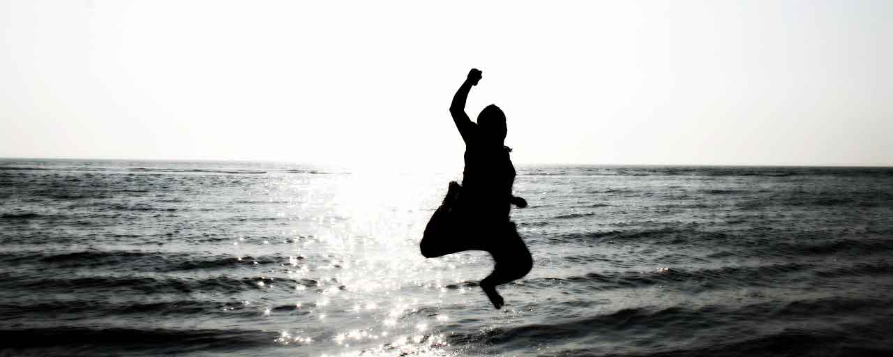 ジャンプシルエット